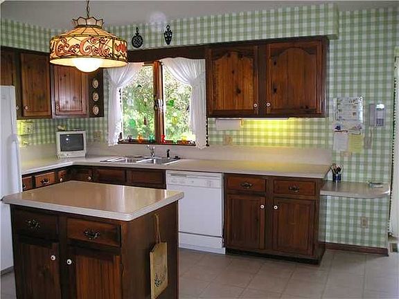 5th image of 243 Crestwood Ln