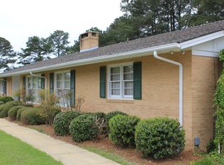 907 Lakeview Dr, Clinton, NC 28328