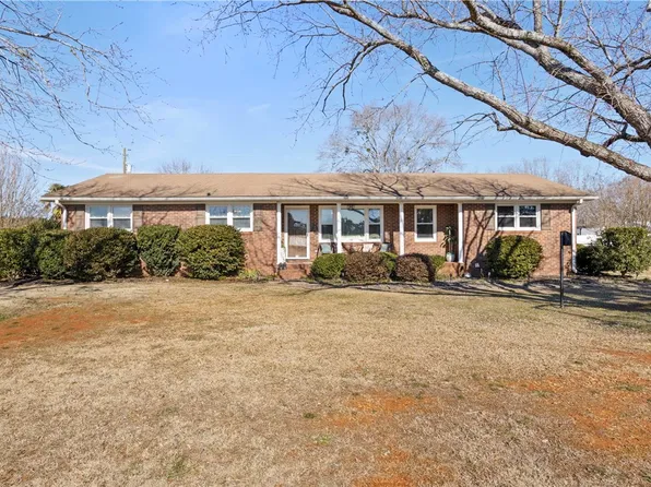 218 Skyland Dr, Belton, SC 29627