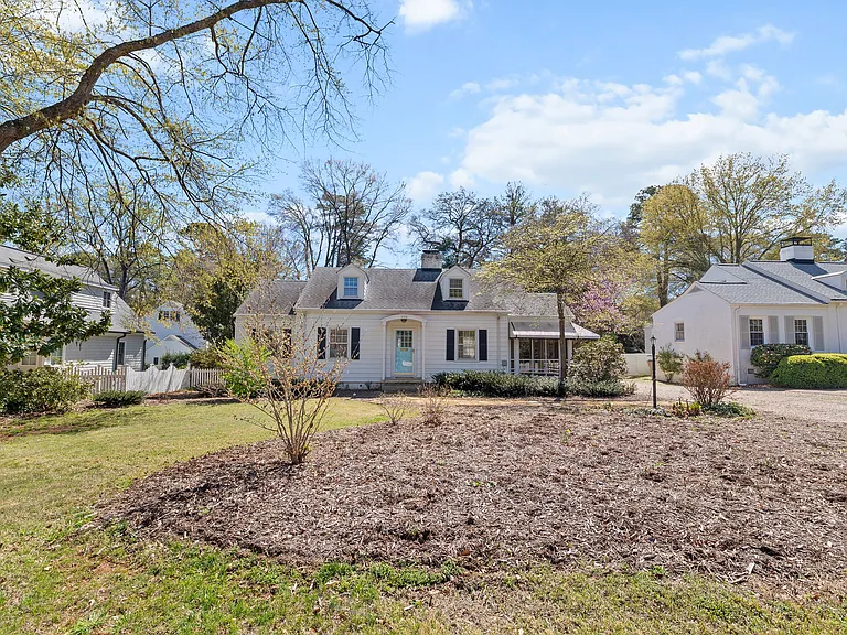 2728 Anderson Dr — Photo 2