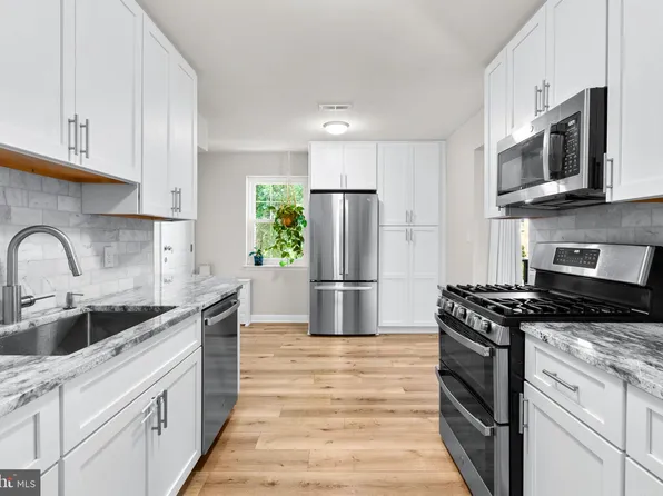 882 College Pkwy APT 202, Rockville, MD 20850