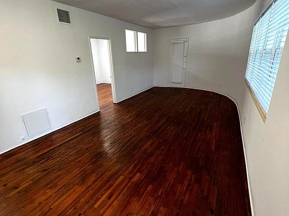 5th image of 1925 Washington Ave APT 25