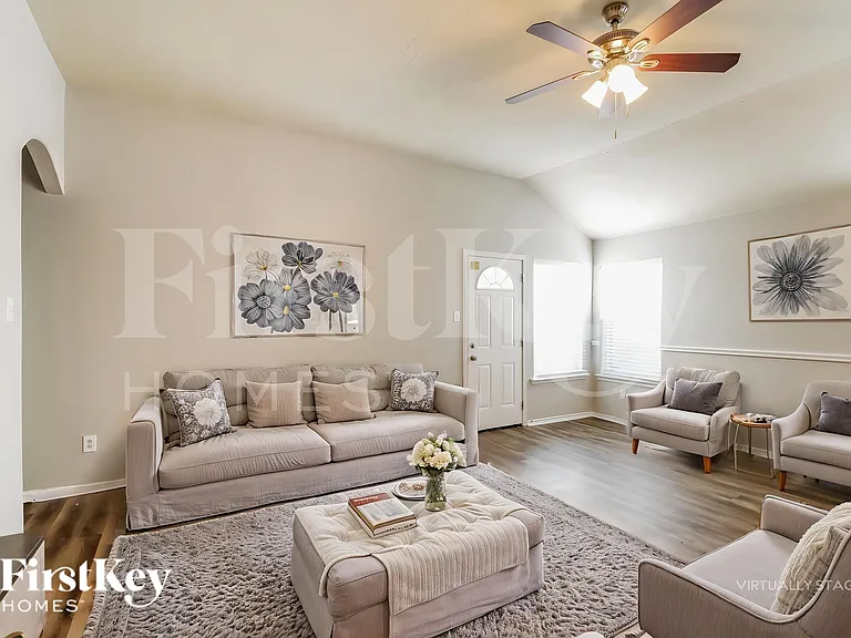 21554 Kings Bend Dr — Photo 4