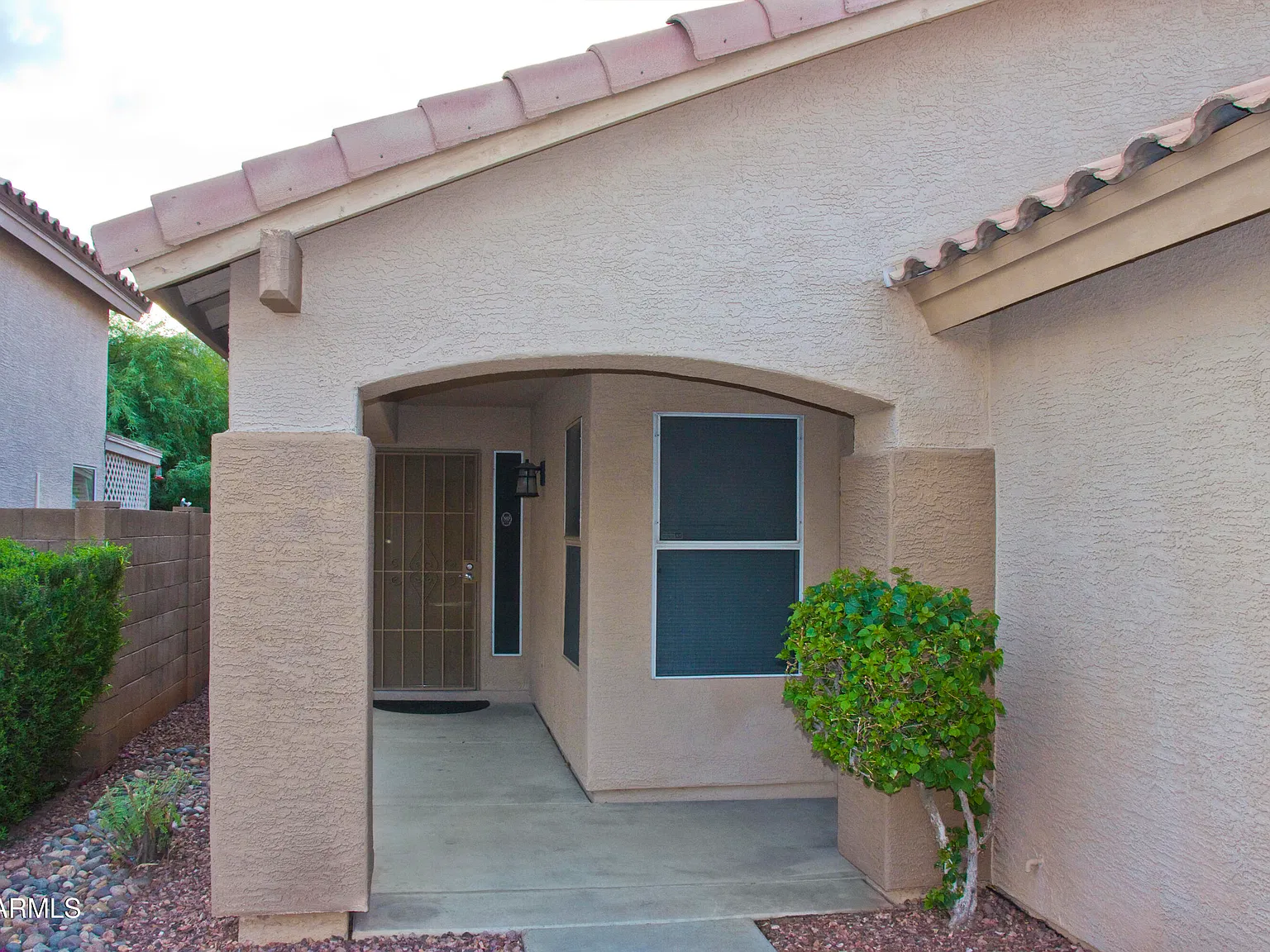 3 bed, 2.0 bath, 1346 sqft, $2,300 — Photo 2