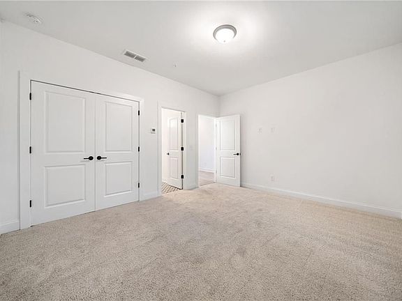 5th image of 104 Pearl St