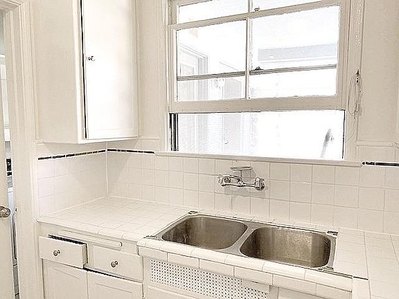 5th image of 4065 Perlita Ave APT D
