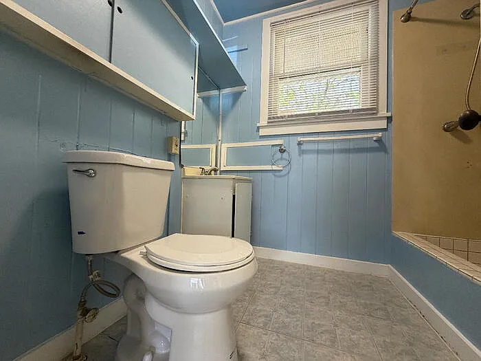 3145 Harding Ave — Photo 5