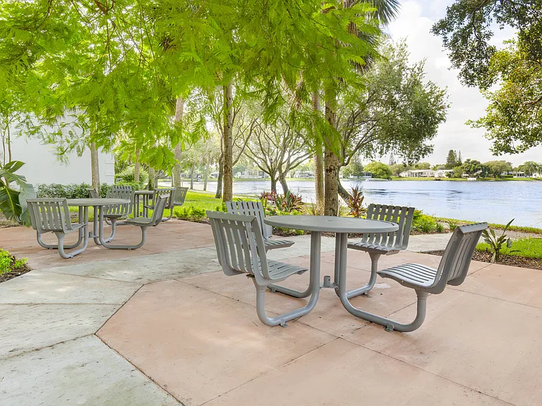 Bell Coconut Creek — Photo 25