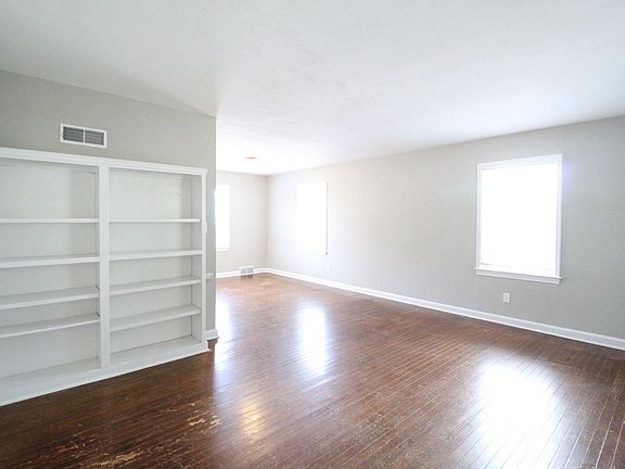 3rd image of 7624 Terrace St #7624