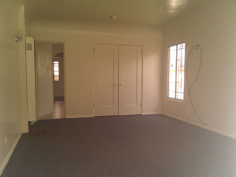 2nd image of 2207 W 70th St