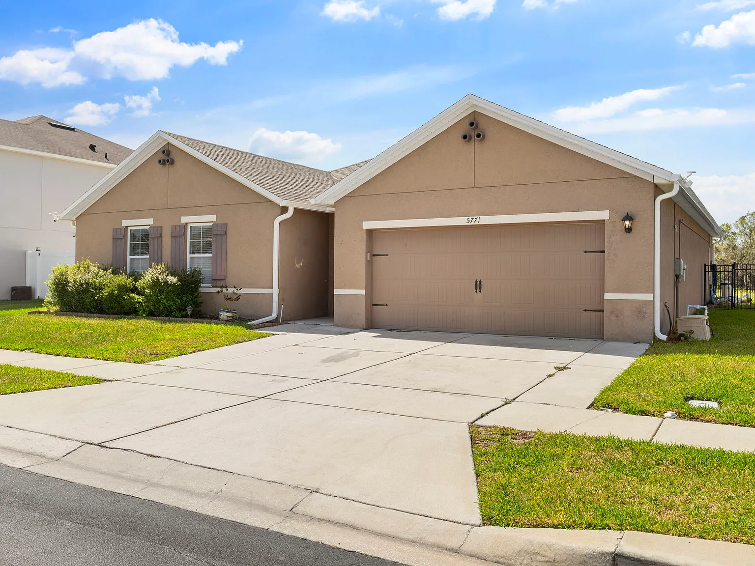4 bed, 2368 sqft, $3,200 — Photo 1
