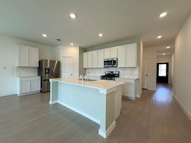 31979 Rustle Pkwy — Photo 3