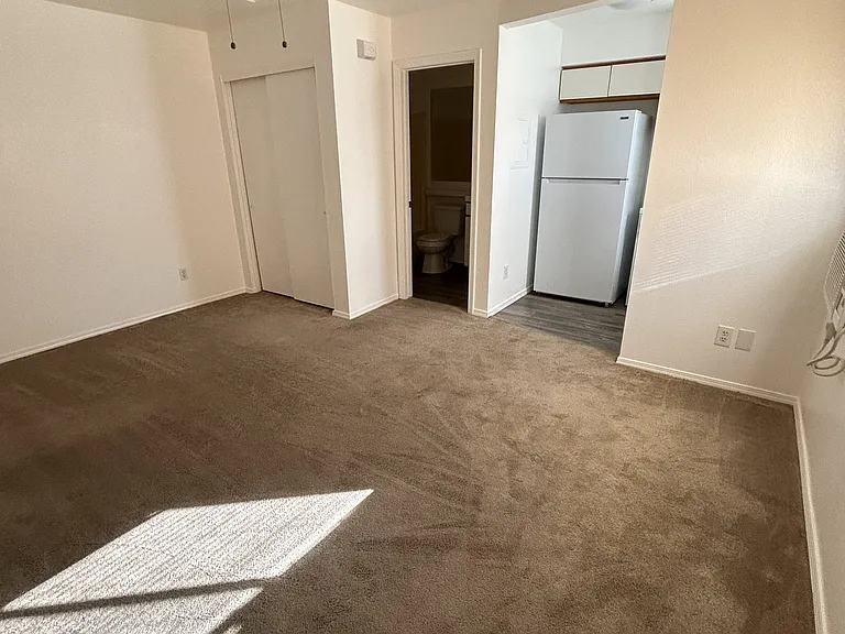1559 Courtney Place — Photo 9