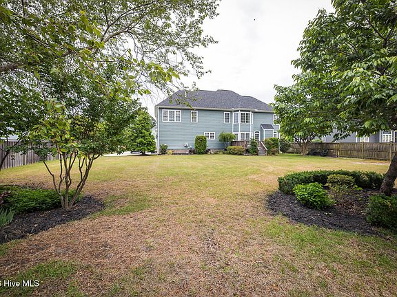 5th image of 722 Chablis Way