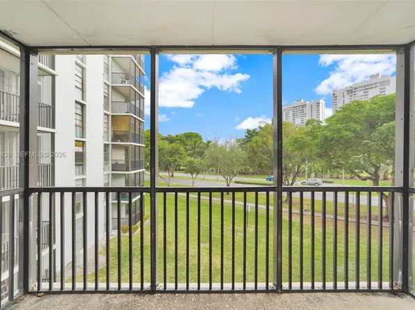 3401 N Country Club Dr, Aventura, FL