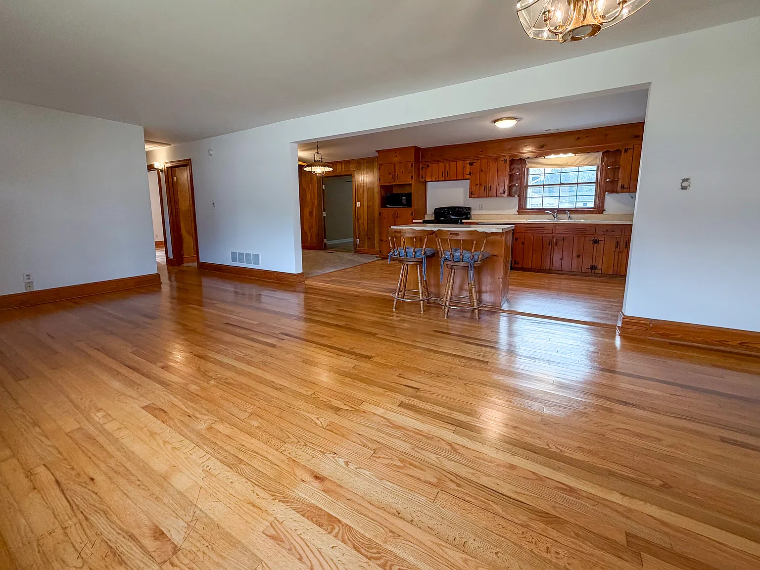 3 bed, 1653 sqft, $2,100 — Photo 3