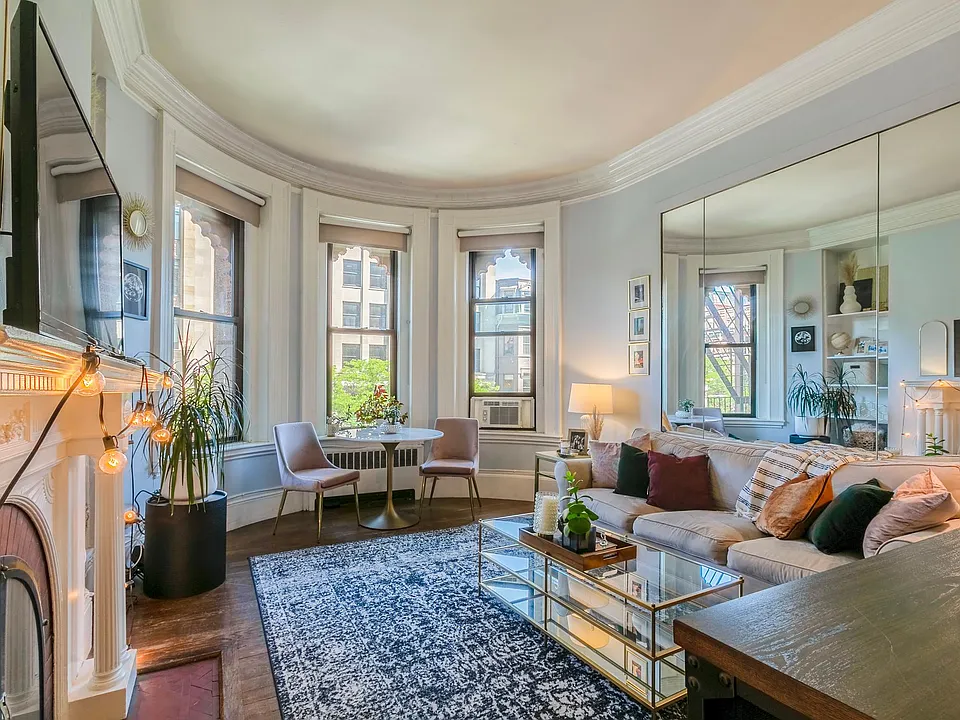 271 Dartmouth St #2M