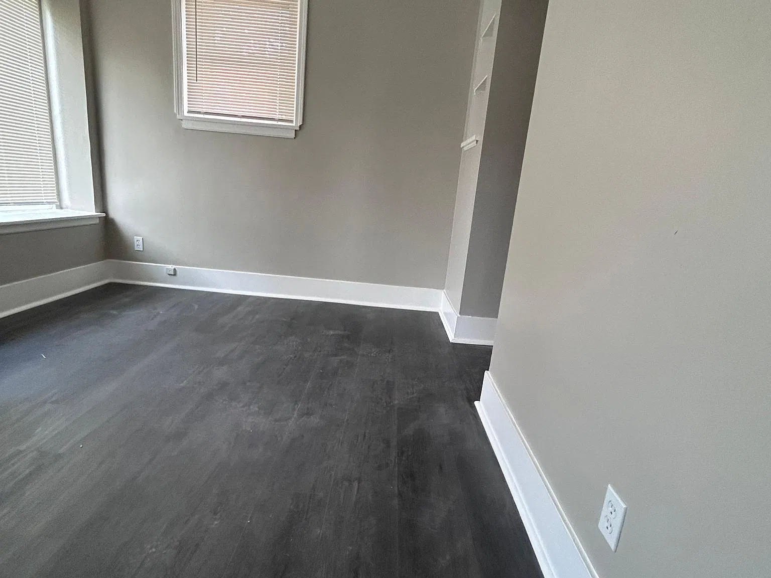 Studio, 350 sqft, $920 — Photo 2
