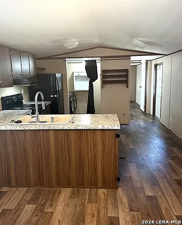 3 bed, 2.0 bath, 924 sqft, $1,300 — Photo 4