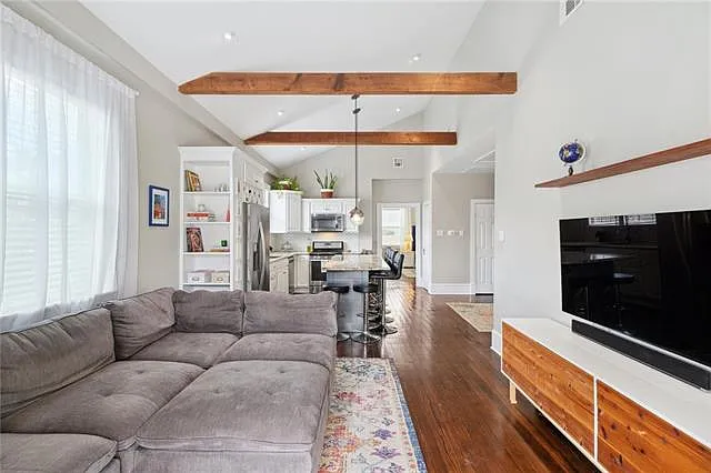 2 bed, 2.0 bath, 1218 sqft, $2,200 — Photo 3