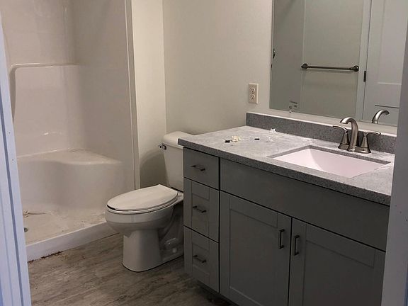 Master Bathroom (1 of 3 bathrooms)