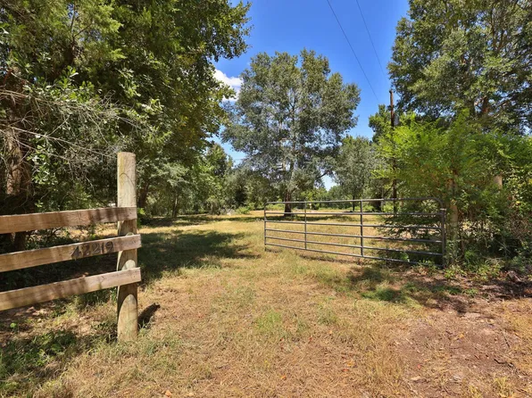 42219 Cedar Creek Rd, Hempstead, TX 77445