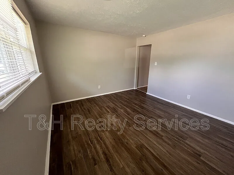 2 bed, 1.0 bath, 841 sqft, $1,150 — Photo 4