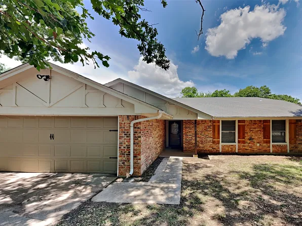 728 Highland Crest Dr, Hurst, TX 76054