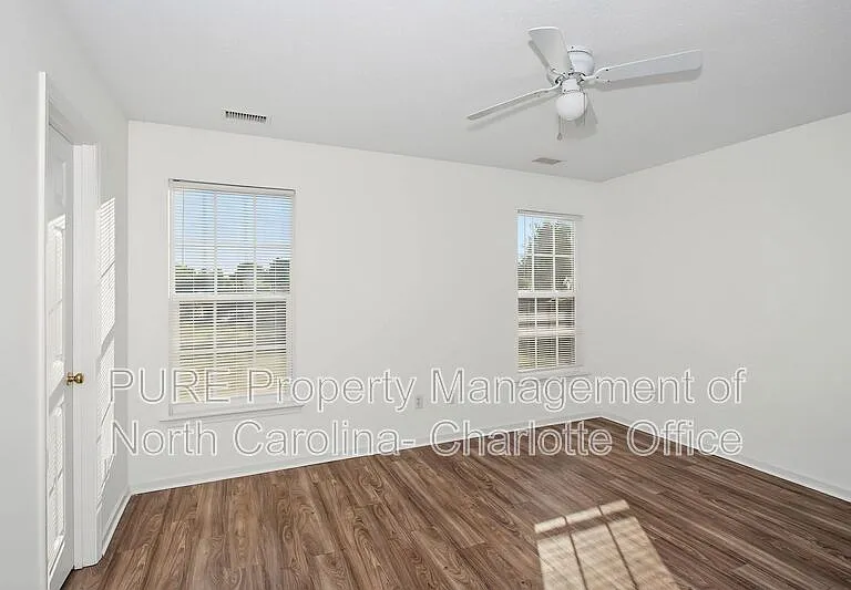 2910 Bridgeville Ln — Photo 12