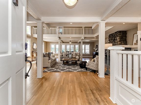 3rd image of 10036 Dekoven Drive SW