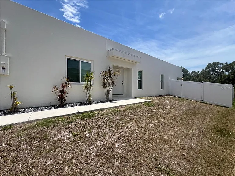 12073 Henley Ave — Photo 4