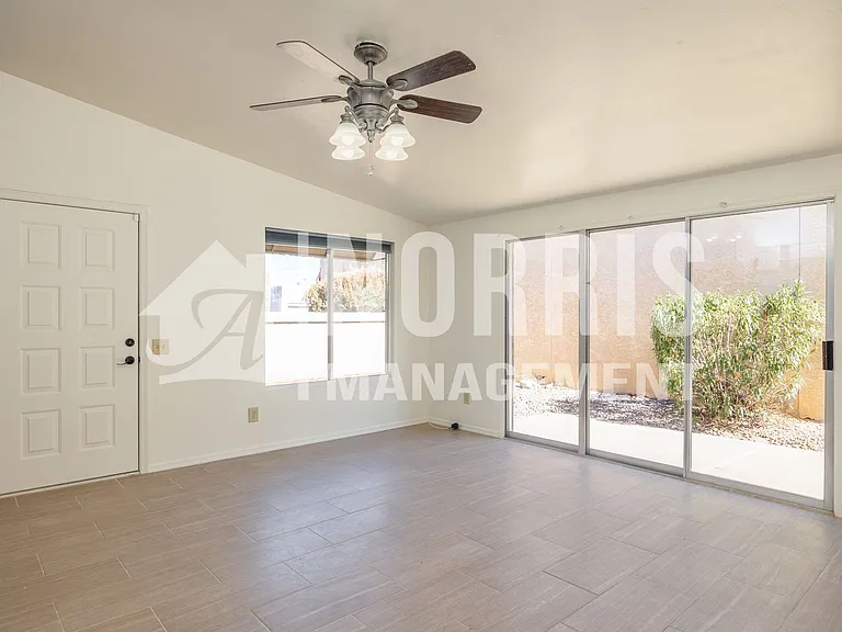 2542 N La Escondida Cir — Photo 8