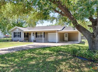 207 River St, Hallettsville, TX 77964