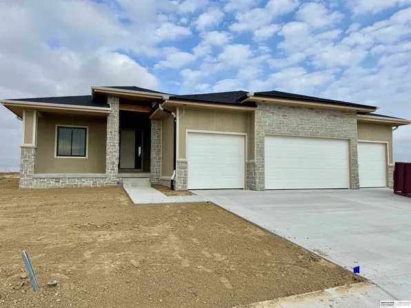 10316 S 212th St, Gretna, NE 68028