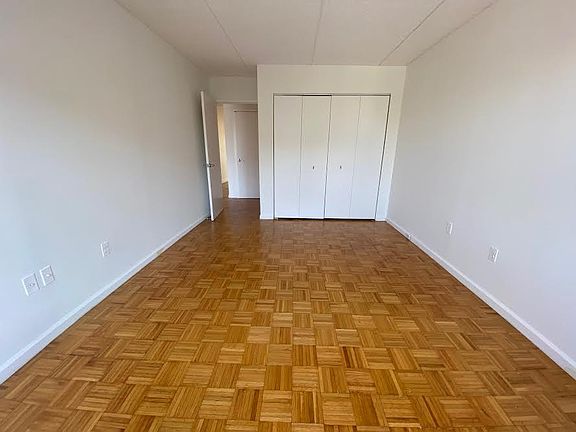 5th image of 13847 Barclay Ave #5J