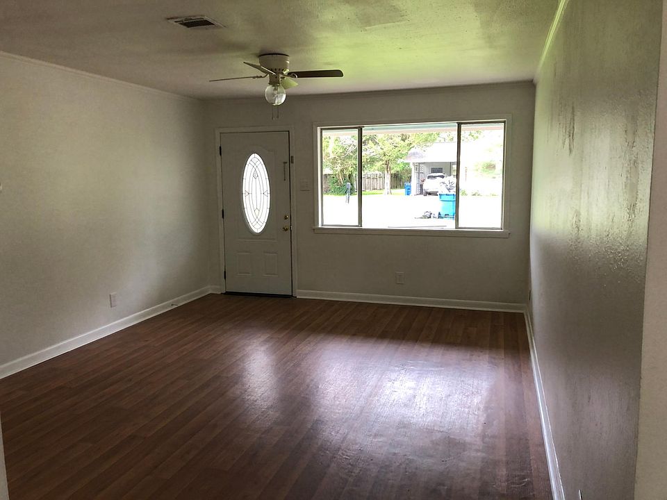 1st image of 111 Belle Dame Dr