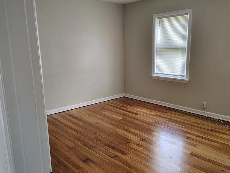 1324 Huffman Ave — Photo 13