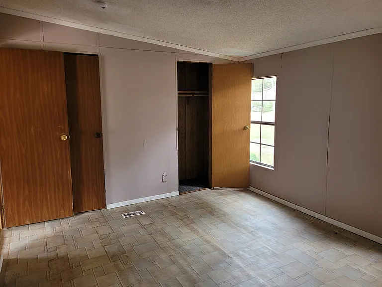 1038 Viking Ct — Photo 3