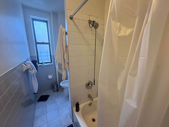 3rd image of 1306 Atlantic Ave APT 1A