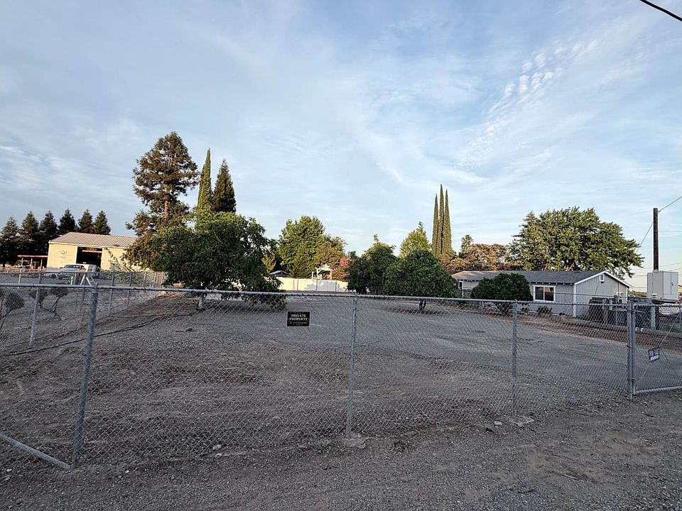 2nd image of 3267 Feather River Blvd