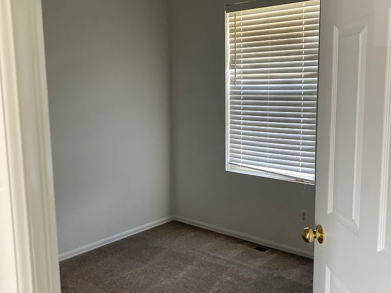 6132 Lincoln St — Photo 9