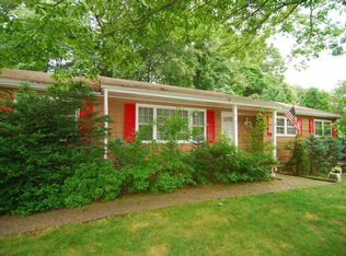 8 Chestnut Hill Rd, Randolph, NJ 07869