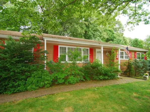 8 Chestnut Hill Rd, Randolph, NJ 07869