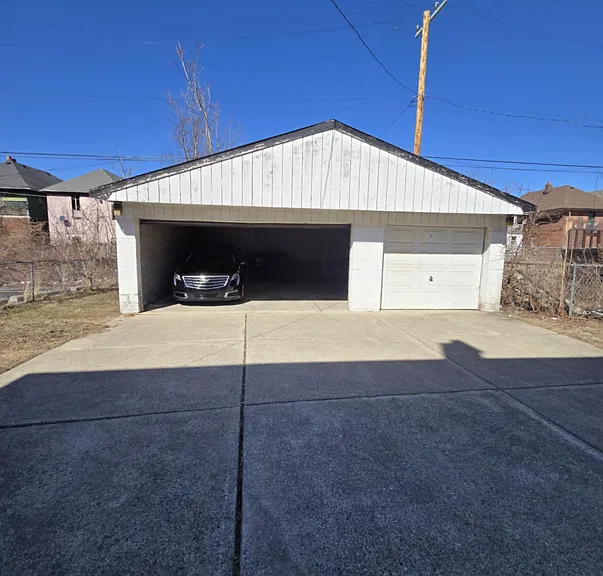 553 Owen St — Photo 20