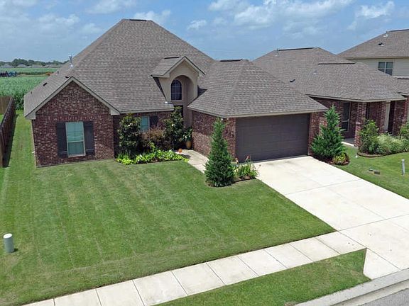 2nd image of 209 Forest Grove Dr