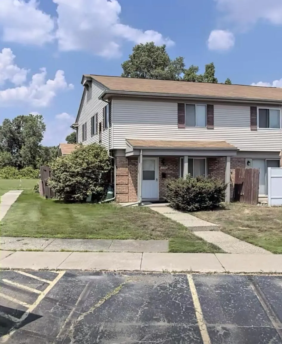 15515 Dupage Blvd — Photo 1