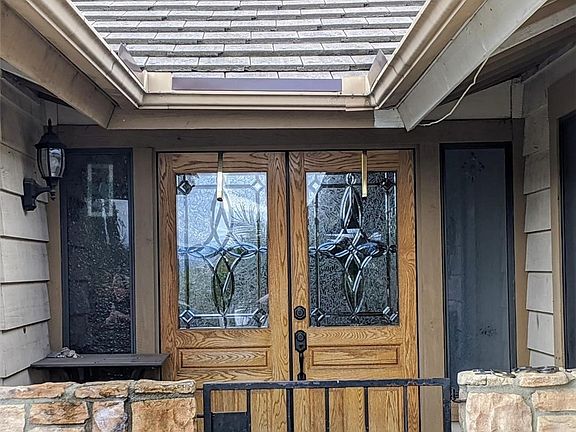 4th image of 1539 Petit Ave
