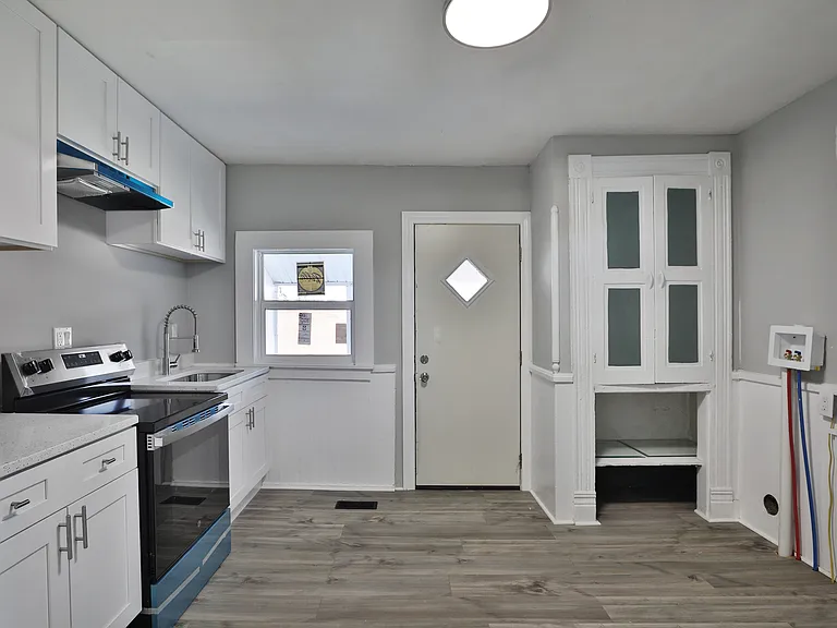 528 W High St — Photo 10