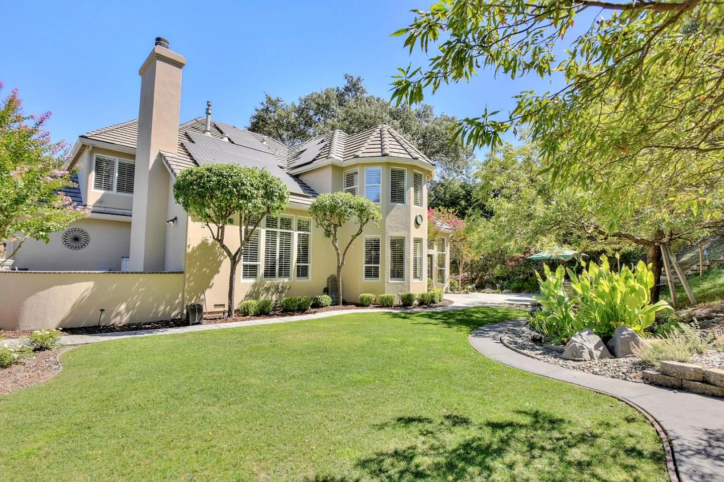 2240 Country Dr photo 1