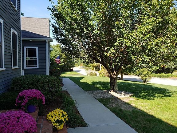 4th image of 30 Sherwood Ln